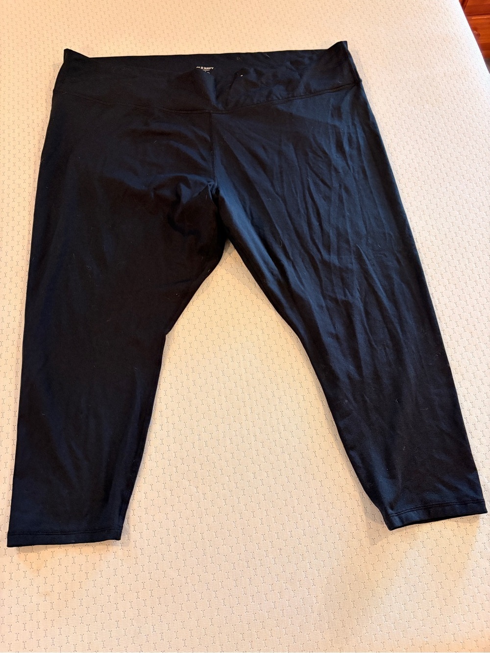 NWOT Crossover Waist Women’s Plus Size 4X Old Navy Black Capri Yoga Leggings